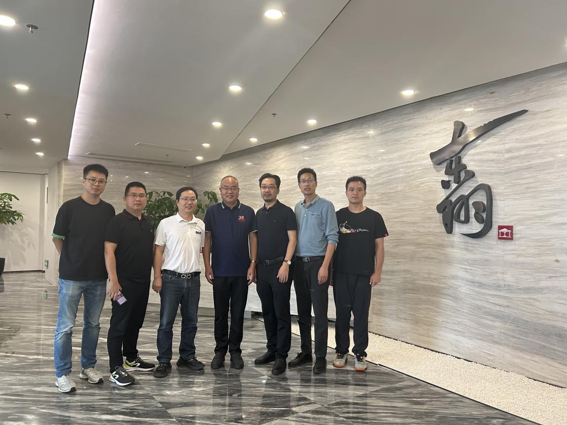 学校领导带队走访厦门校友会